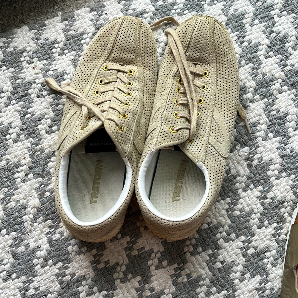 Preppy beige Tretorn sneakers